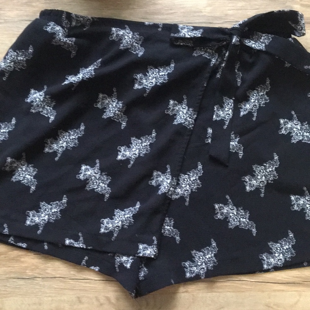 Black patterned xhileration wrap shorts - Picture 2 of 5